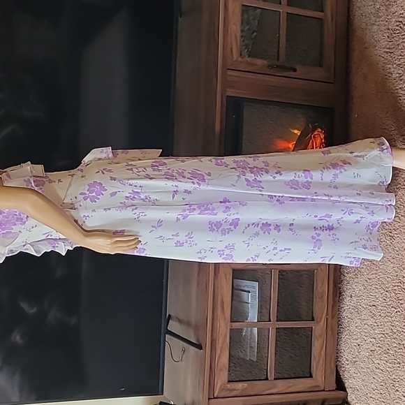 Premier Amour White & Purple Floral Maxi Amour Sleeveless Floral Maxi Dress - Picture 9 of 17